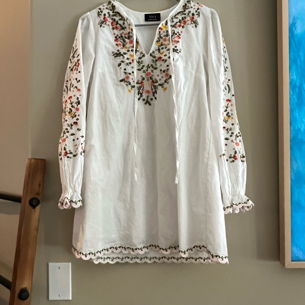 Short white floral light weight vici dress xs